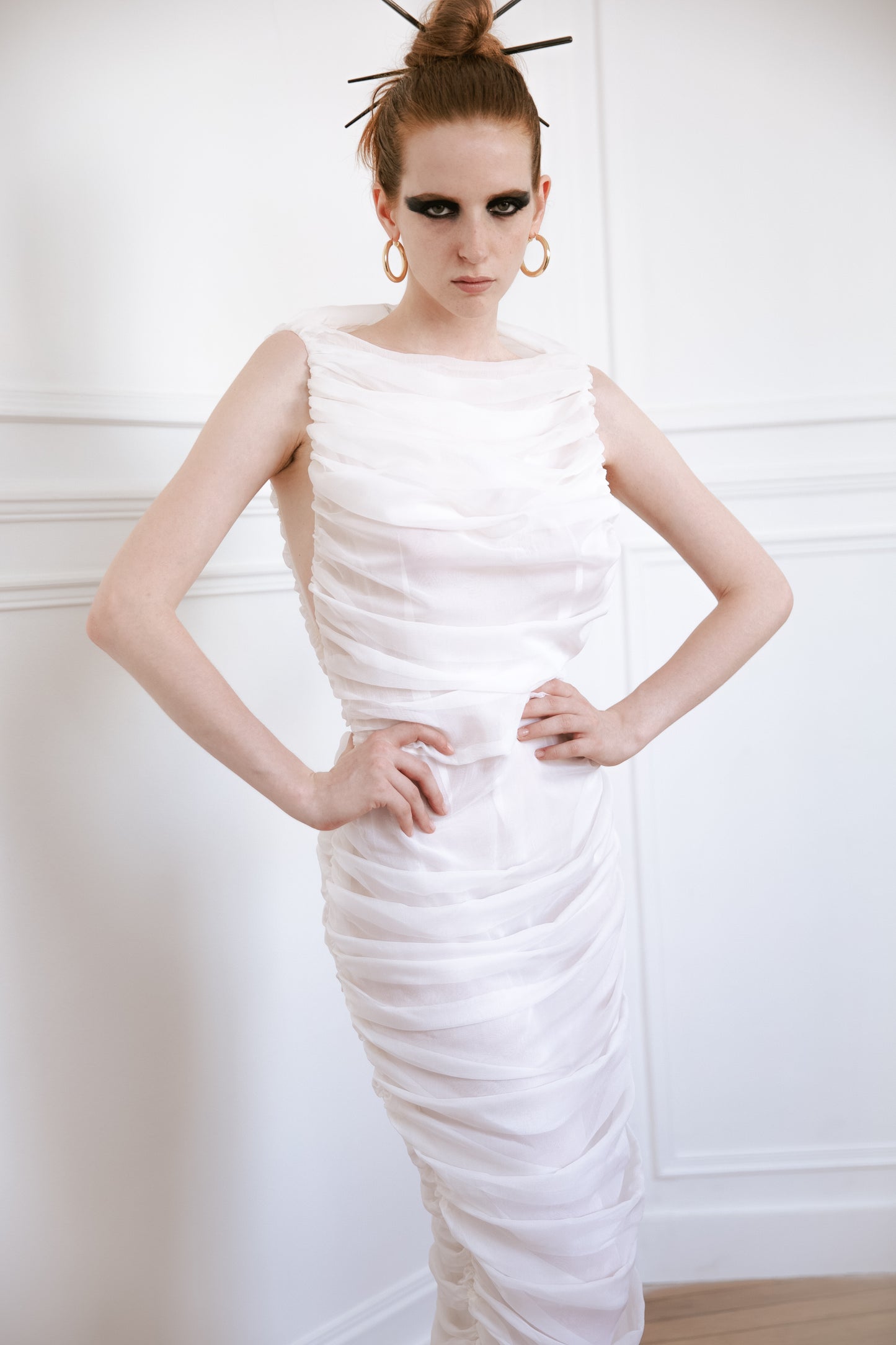 Anselin Louis Muslin sleeveless shoulder-to-shoulder dress in white